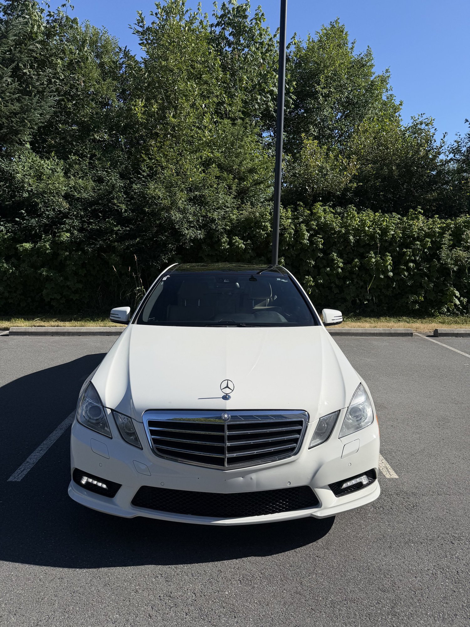 2010 Mercedes-Benz E350 thumbnail 2