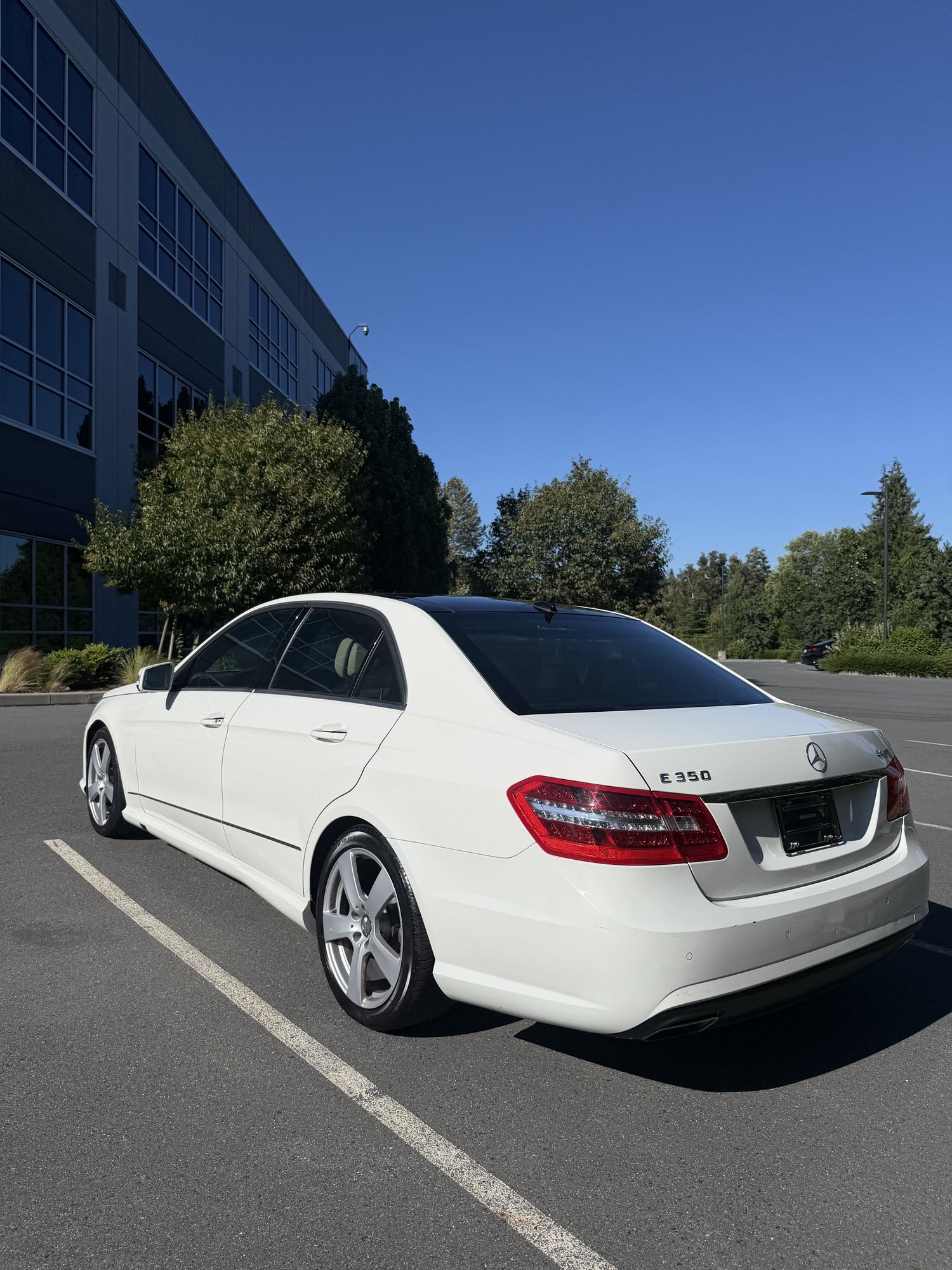 2010 Mercedes-Benz E350 thumbnail 5