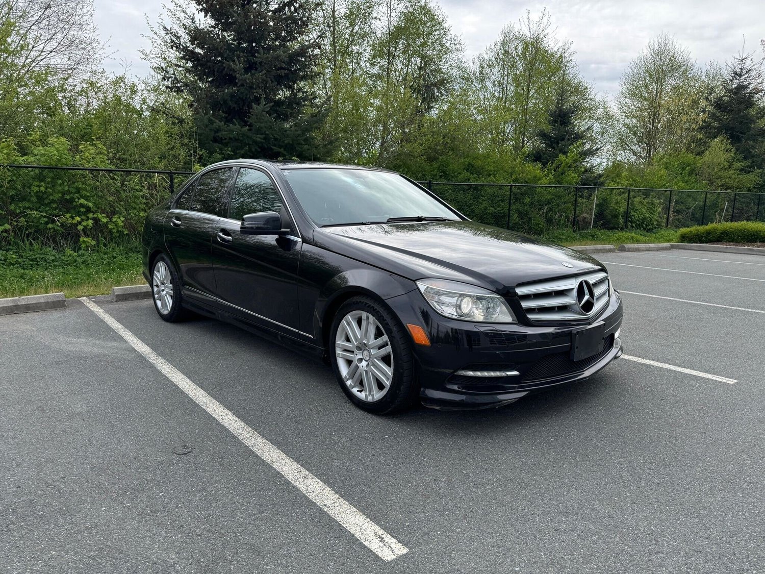 2011 Mercedes-Benz C300 thumbnail 3
