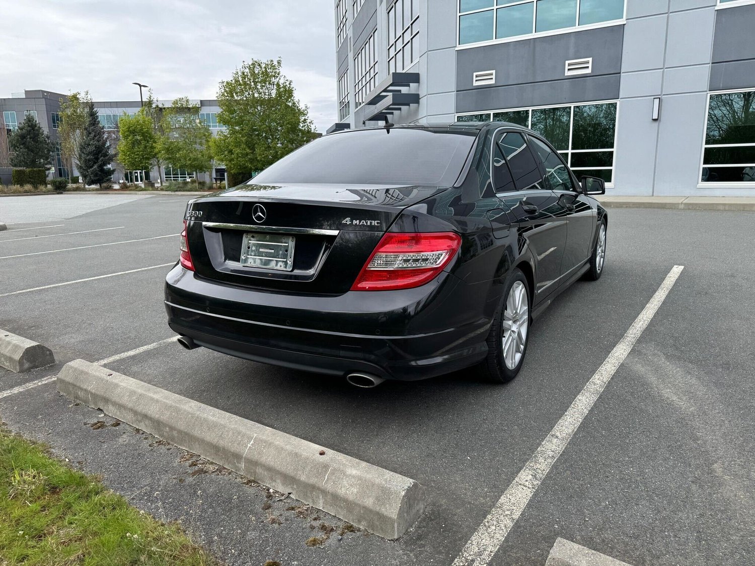 2011 Mercedes-Benz C300 thumbnail 4