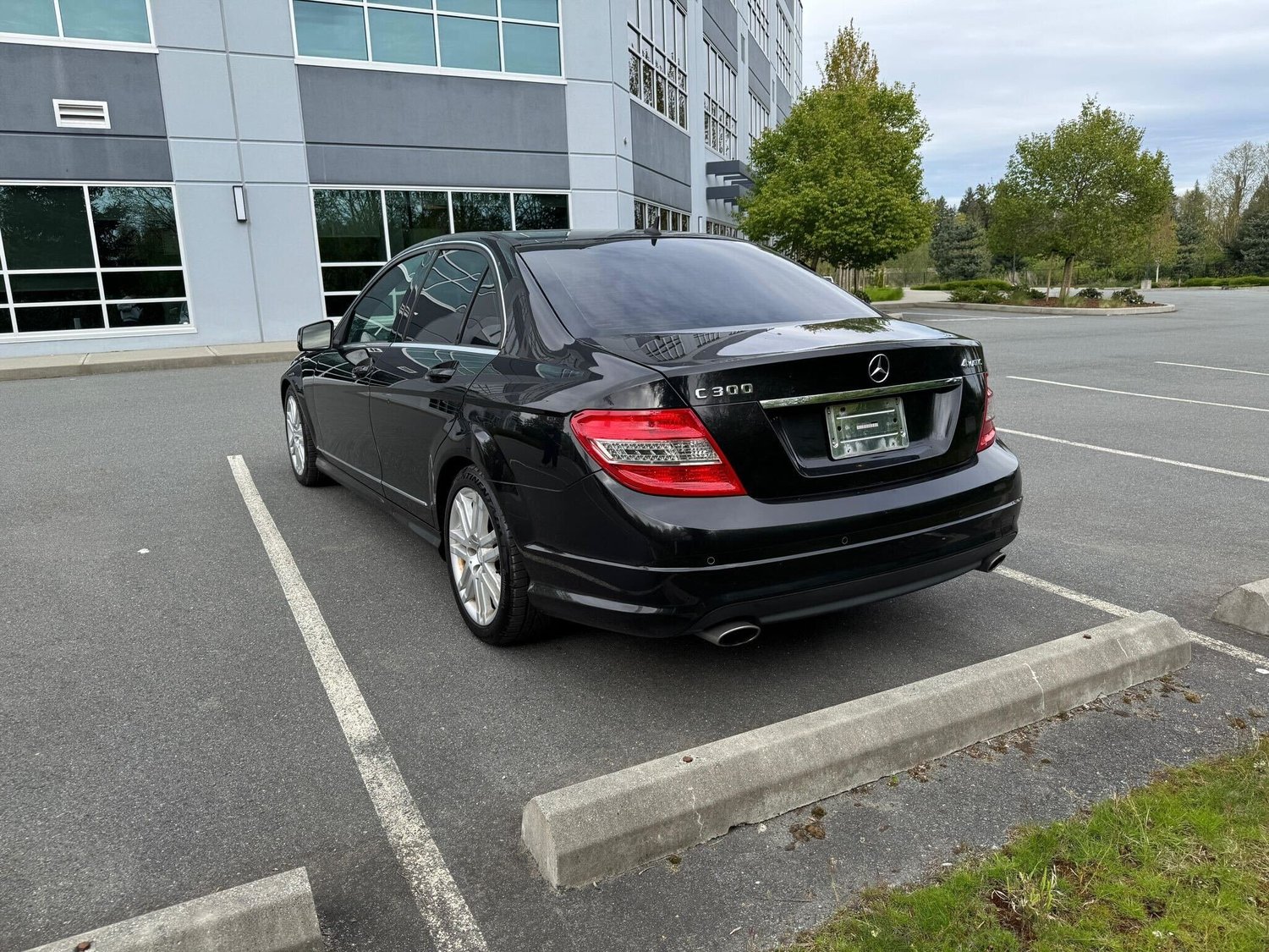 2011 Mercedes-Benz C300 thumbnail 5