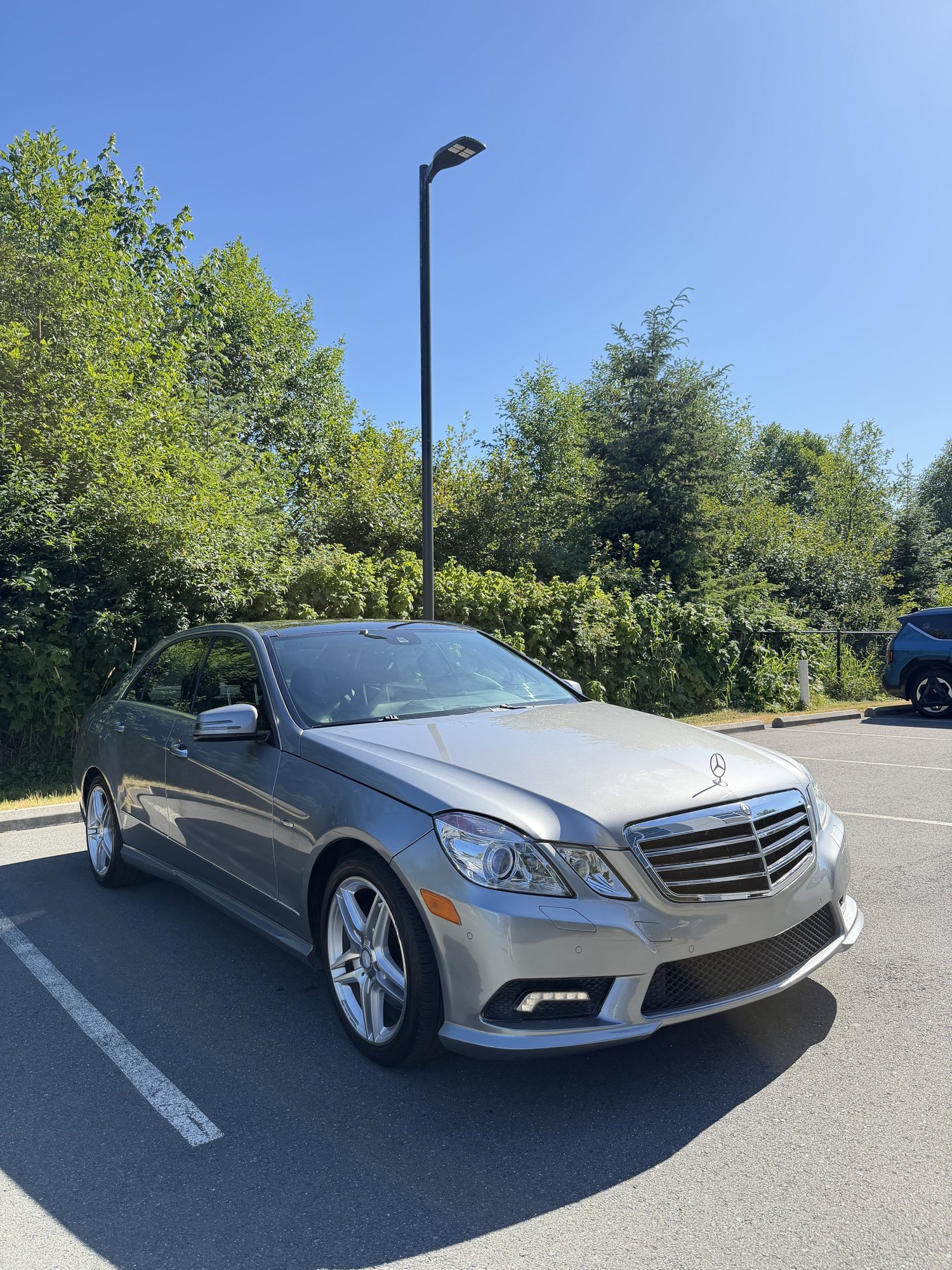 2012 Mercedes-Benz E 350 thumbnail 3