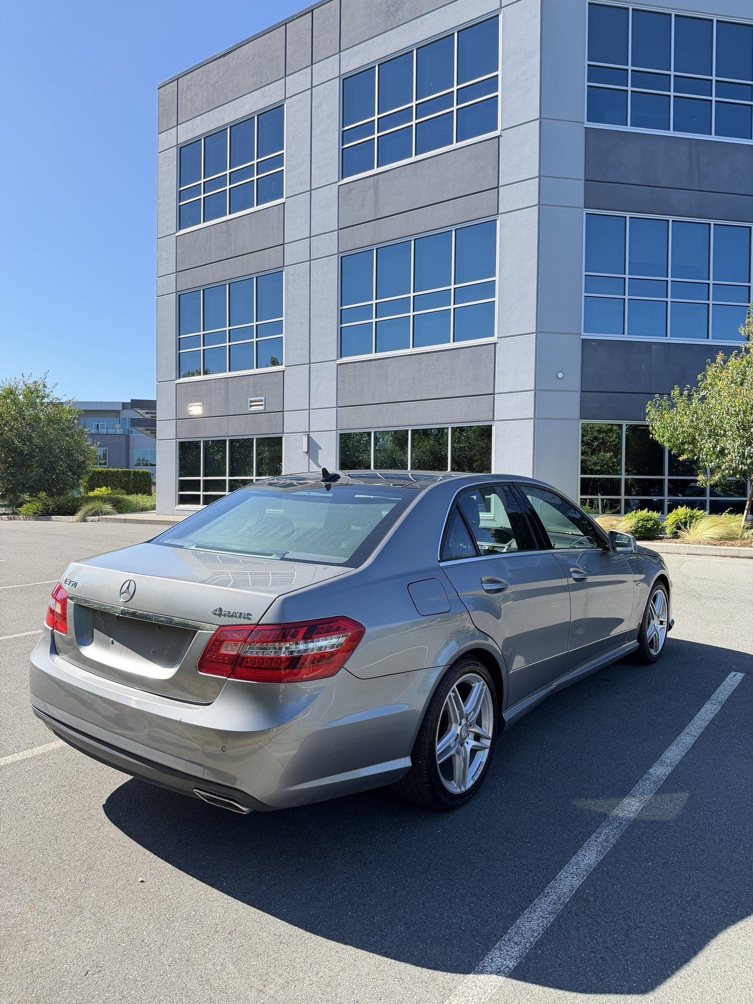 2012 Mercedes-Benz E 350 thumbnail 4