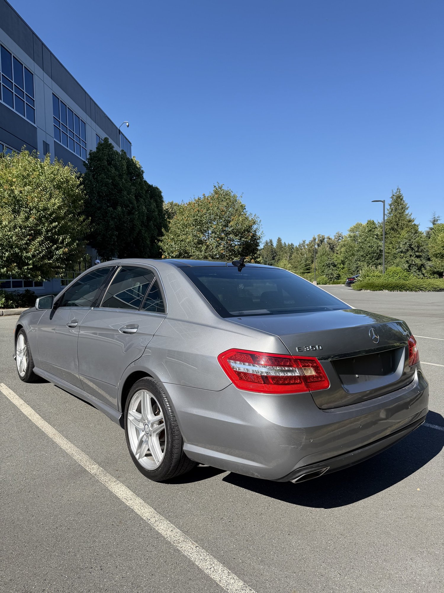 2012 Mercedes-Benz E 350 thumbnail 5